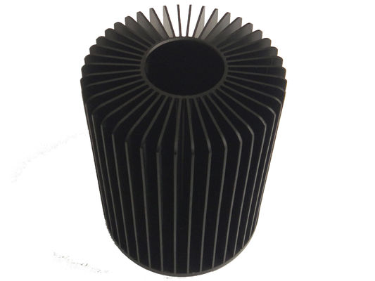 Préparation de surface de anodisation anticorrosive de radiateur forgée par aileron universel