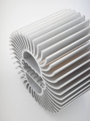 Radiateur en aluminium stable antirouille d'extrusion, profils en aluminium expulsés des véhicules à moteur