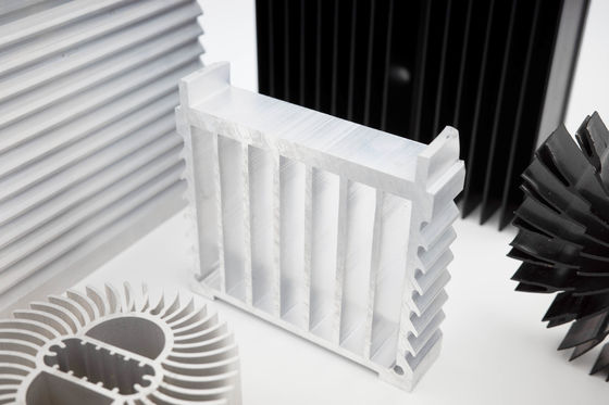 Radiateur en aluminium stable antirouille d'extrusion, profils en aluminium expulsés des véhicules à moteur