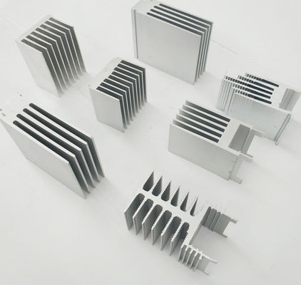 L'extrusion en aluminium de recourbement d'alliage profile le radiateur universel