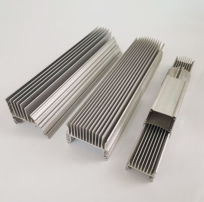 L'extrusion en aluminium de recourbement d'alliage profile le radiateur universel