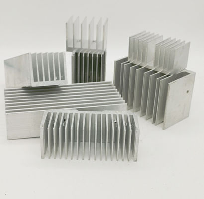 L'extrusion en aluminium de recourbement d'alliage profile le radiateur universel