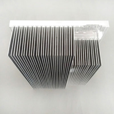 Le rectangle électronique métallisé de radiateur d'aileron forment le matériel en aluminium