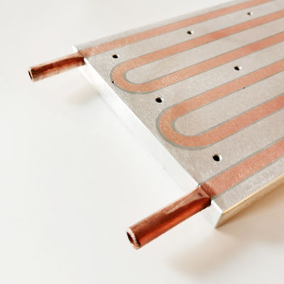 Radiateur réfrigéré par un liquide de peinture antirouille, refroidissement à froid stable de l'électronique de plat