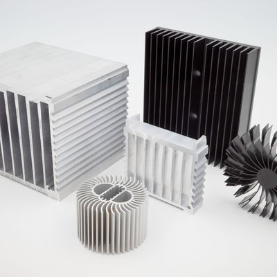 Radiateur en aluminium stable antirouille d'extrusion, profils en aluminium expulsés des véhicules à moteur